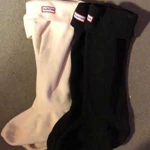 2 pairs of hunter boot liners black and white